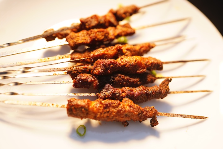 Sizzling lamb skewers preparation